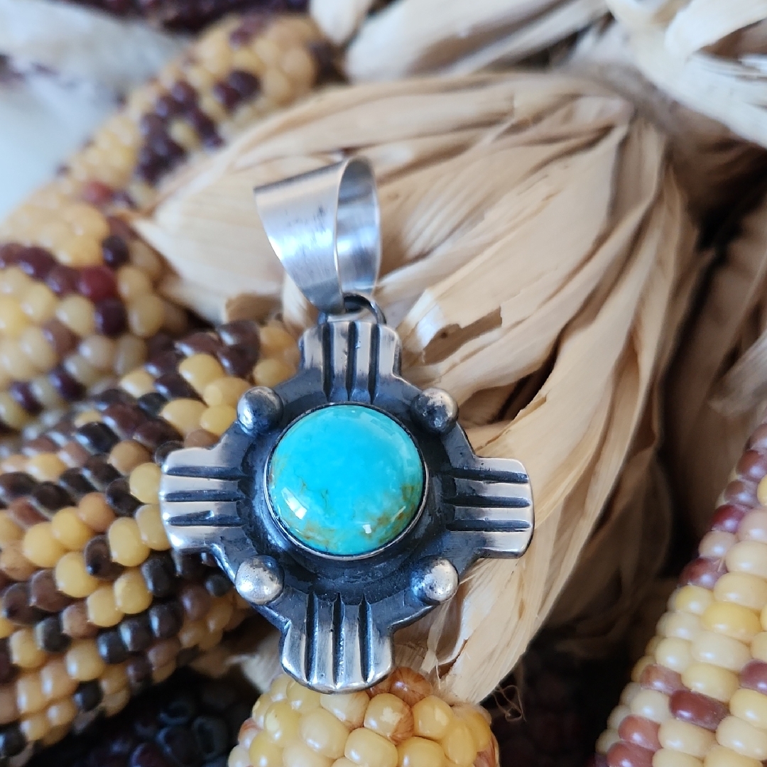 Beautiful Nwot Native American Turquoise Zia Sun Pendant